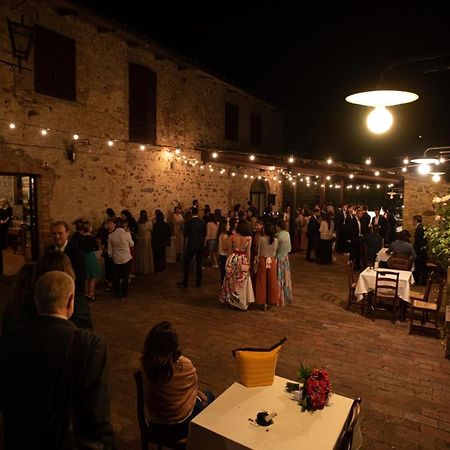 Albergo Ristorante Da Vestro Monticiano Exteriör bild