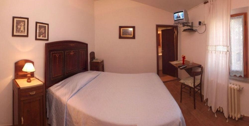 Albergo Ristorante Da Vestro Monticiano Exteriör bild