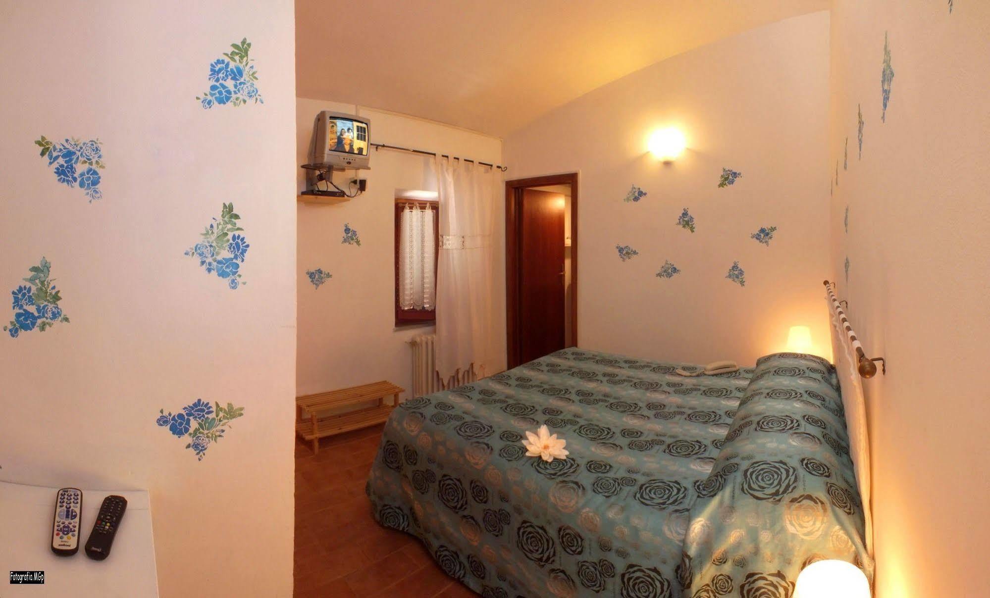 Albergo Ristorante Da Vestro Monticiano Exteriör bild