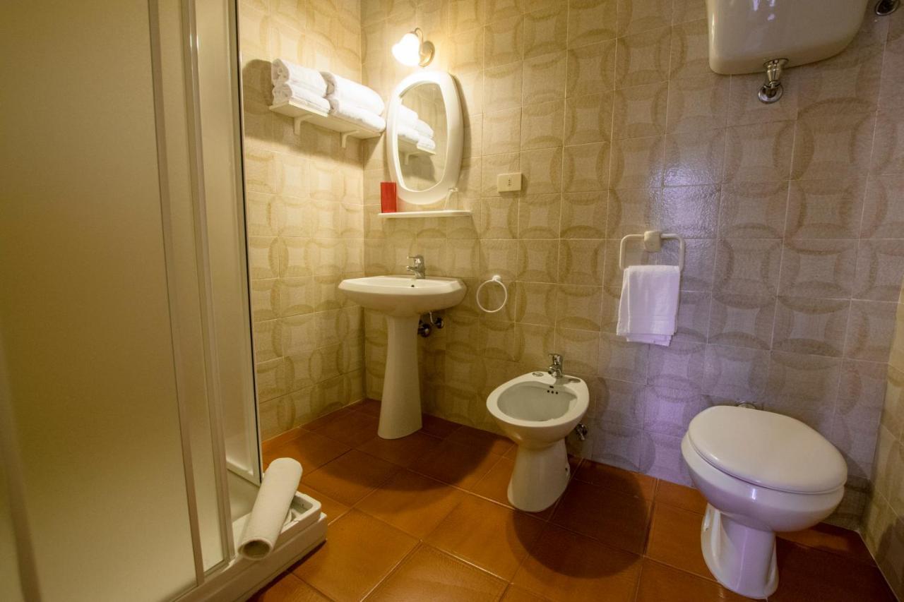 Albergo Ristorante Da Vestro Monticiano Exteriör bild